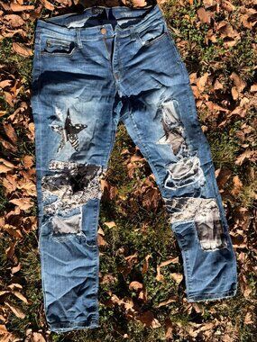 Judy Blue Distressed Star Patch Jeans – Mid-Rise Skinny Fit (Size 13/31)